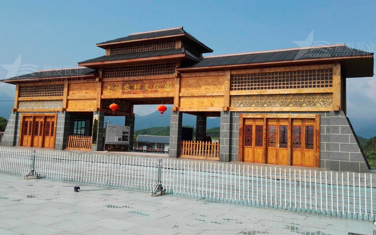 合成樹(shù)脂瓦為旅游景點(diǎn)增添了色彩與生機(jī)，集美觀與實(shí)用于一身！